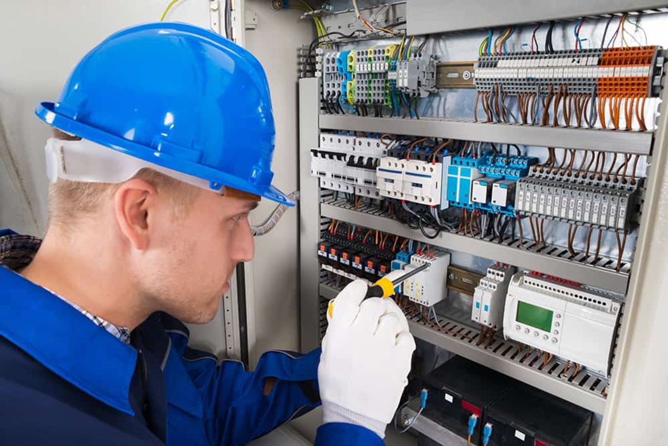 Elektroniker für Energie- und Gebäudetechnik (m/w/d) bei Christ Gebäudetechnik GmbH & Co. KG in Kirtorf