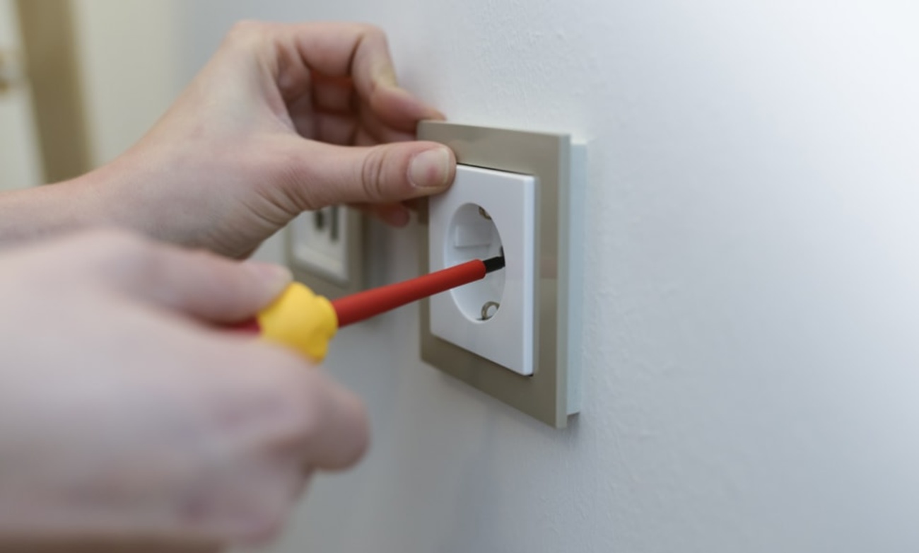 Elektro­installation bei Christ Gebäudetechnik GmbH & Co. KG in Kirtorf