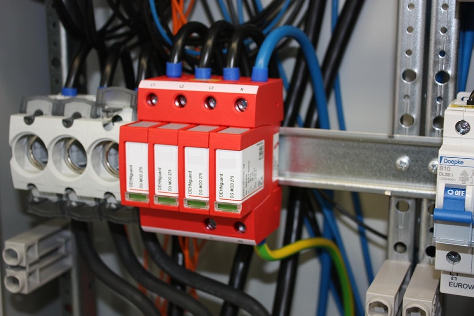 U berspannungsschutz bei Christ Gebäudetechnik GmbH & Co. KG in Kirtorf